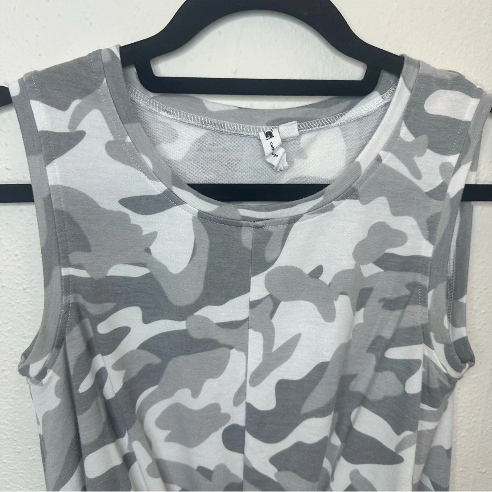 Cable & Gauge White & Gray Camo Blouse Size Small
